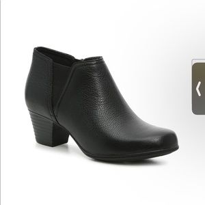 CLARKS VALERIE HOLLIS BOOTIE